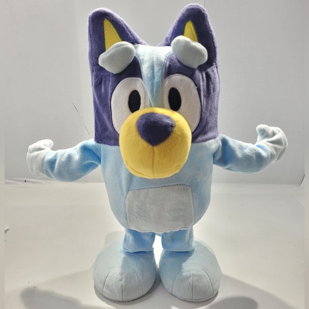 BLUEY DANCE AND PLAY 13" ANIMATED PLUSH WITH PHASES AND SONGS 3+